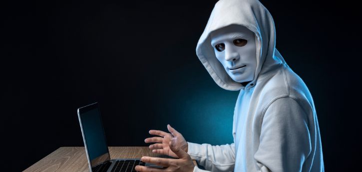 أشهر هكر عربي